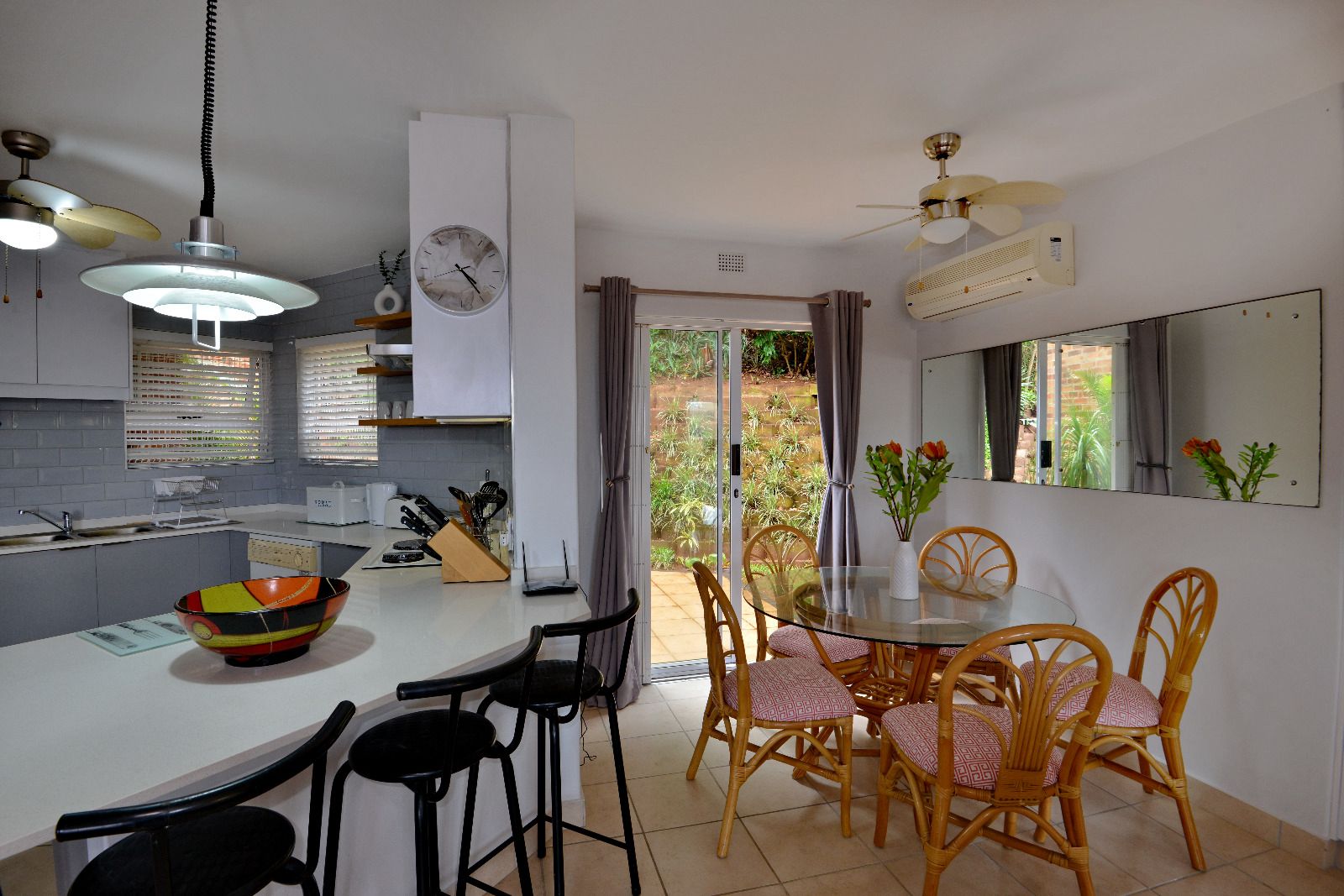 Kithcen/ Dining Room